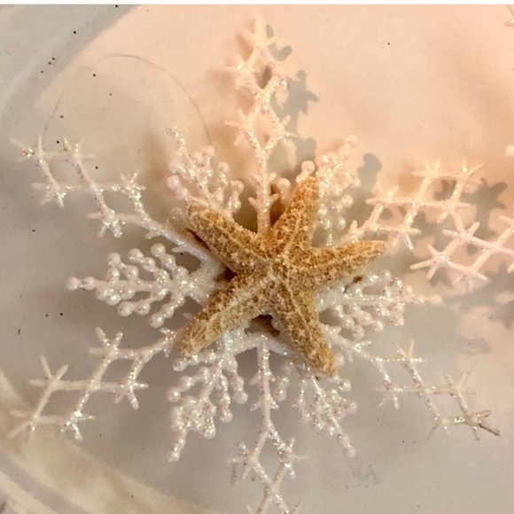 NEW! Starfish Snowflake Christmas Tree Ornament - Picture 2 of 6